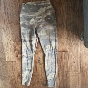 ALO yoga camo leggings